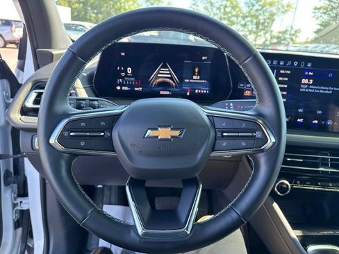 Used 2025 Chevrolet Traverse LT AWD/4WD image 29