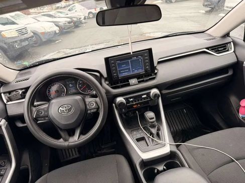 Used 2020 Toyota RAV4 LE image 18