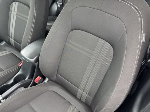 Used 2024 Hyundai Venue SEL FWD image 21