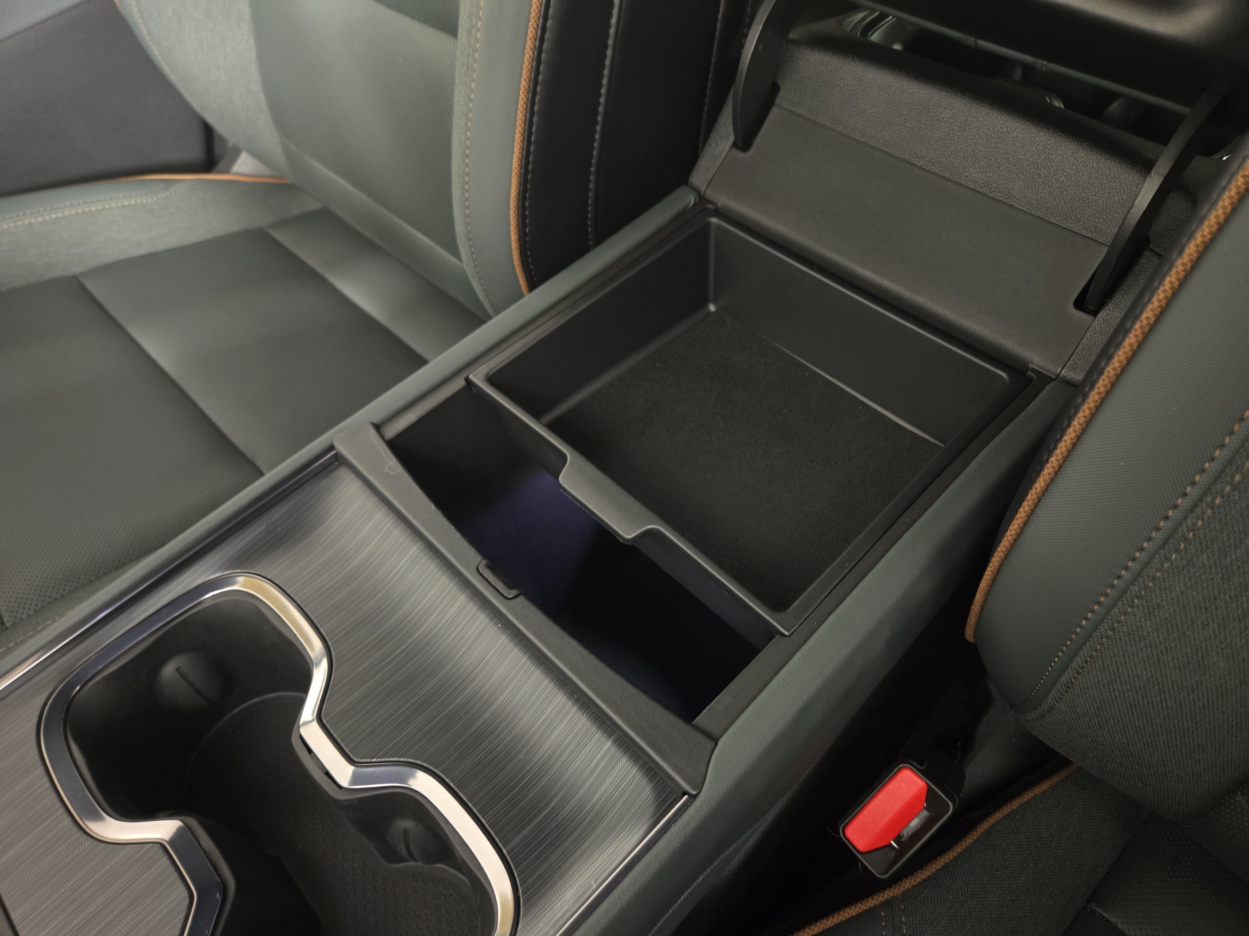 Certified 2025 GMC Acadia AT4 AWD/4WD image 30