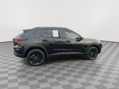 Used 2025 Chevrolet Trax ACTIV w/ Sunroof Package image 9