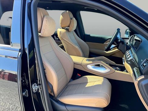 Used 2026 Mercedes-Benz GLS 450 4MATIC image 8