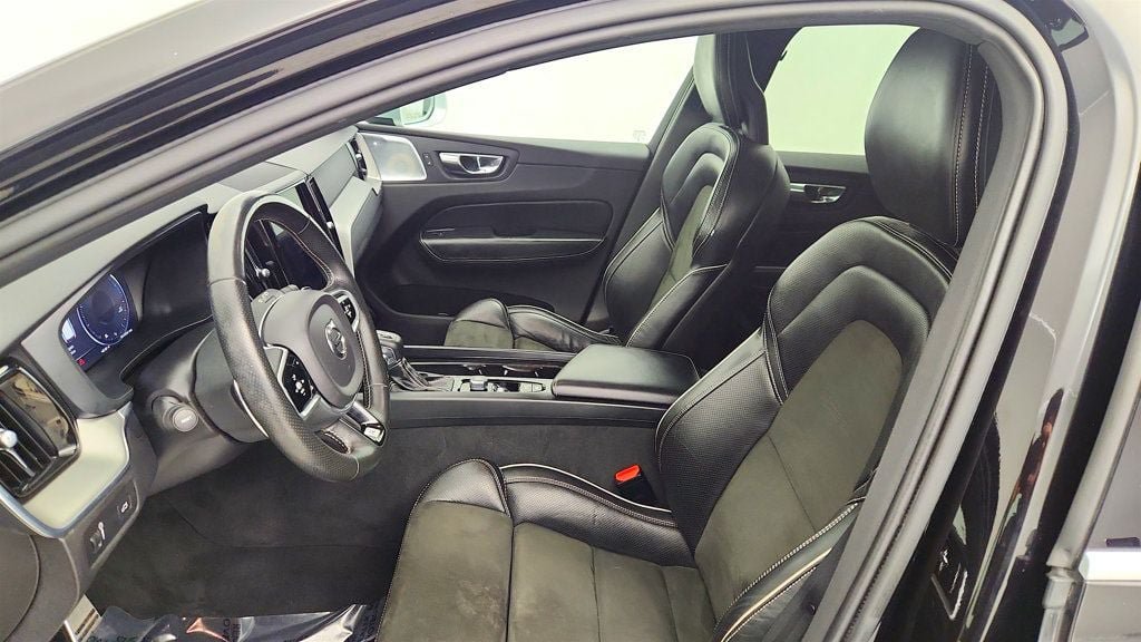 Used 2018 Volvo XC60 T6 R-Design w/ Convenience Package AWD/4WD image 20