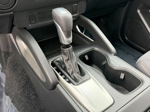 Used 2024 Nissan Frontier SV image 17