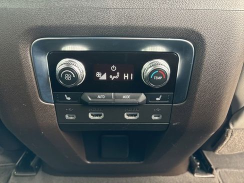 Used 2021 GMC Yukon SLT w/ SLT Luxury Plus Package image 31