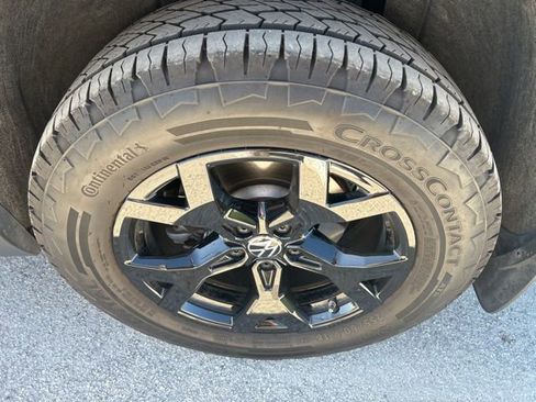 Used 2024 Volkswagen Atlas Peak Edition SE image 21