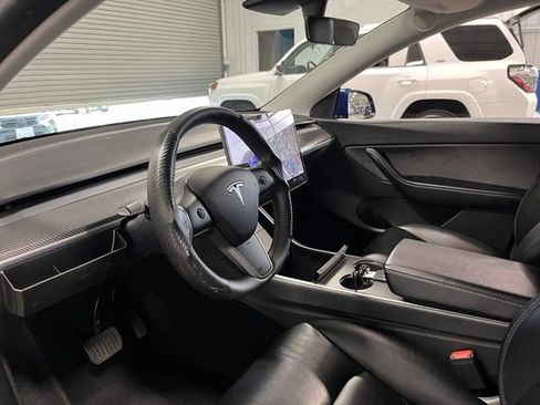 Used 2021 Tesla Model Y Long Range AWD/4WD image 22