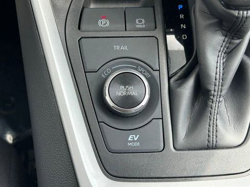 Used 2024 Toyota RAV4 LE image 26