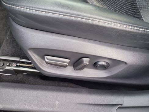 Used 2018 Toyota Camry XSE image 19