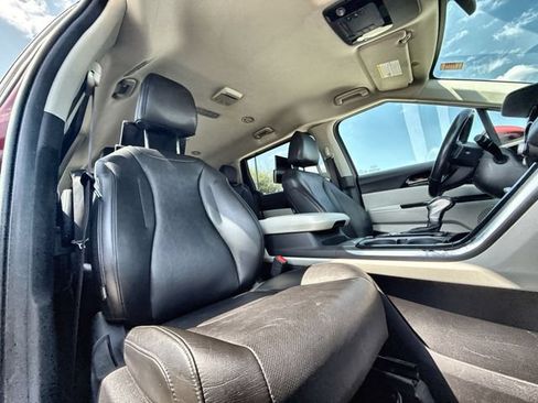 Used 2022 Kia Carnival EX FWD image 25