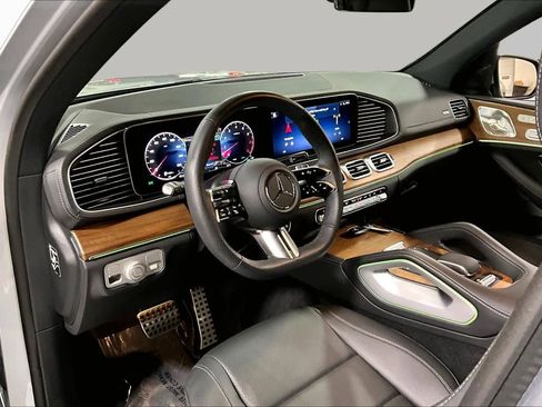 Used 2025 Mercedes-Benz GLS 450 4MATIC image 18