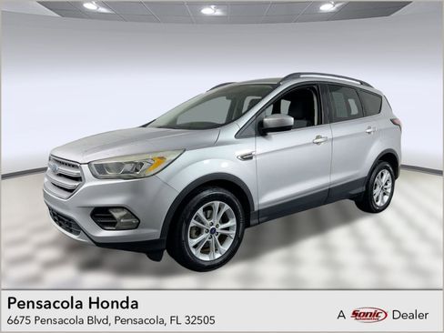 Used 2017 Ford Escape SE w/ Equipment Group 201A image 1