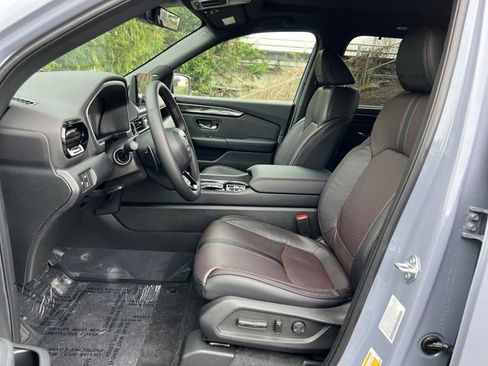New 2025 Honda Pilot Black Edition image 17