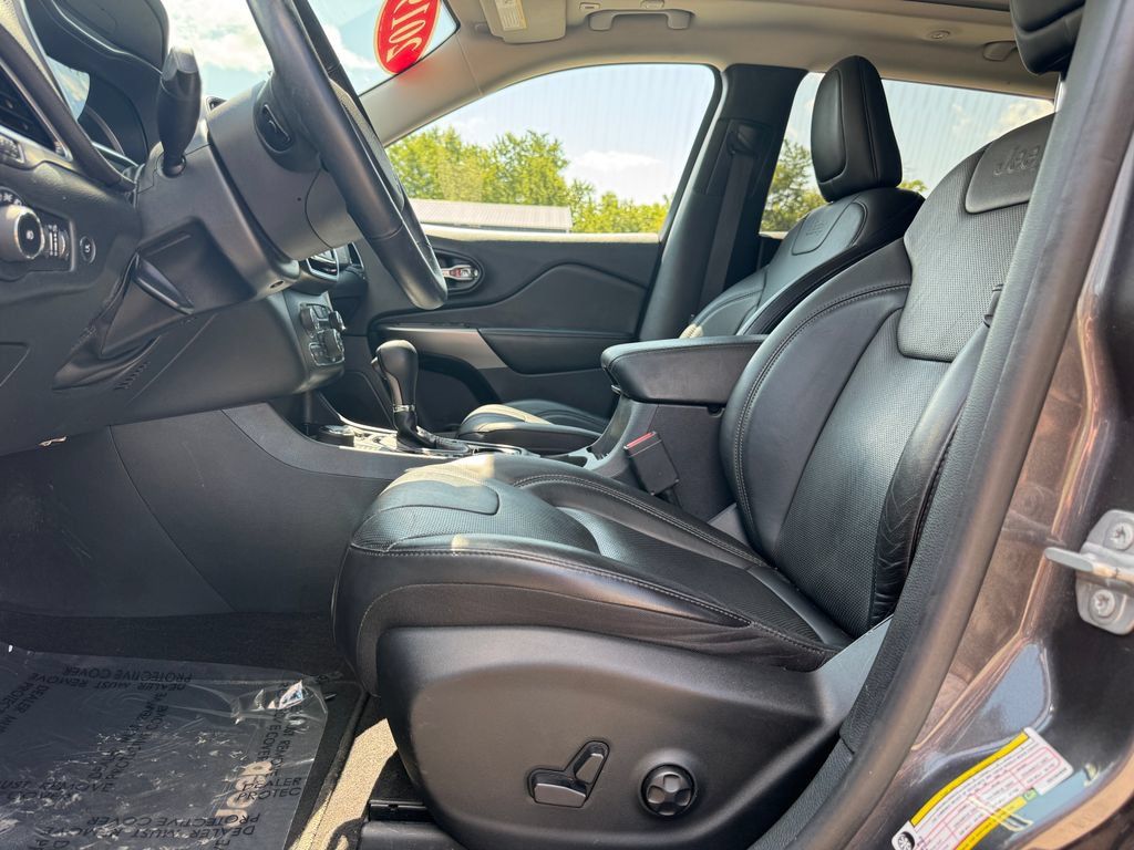 Used 2019 Jeep Cherokee Limited w/ Trailer Tow Group AWD/4WD image 19