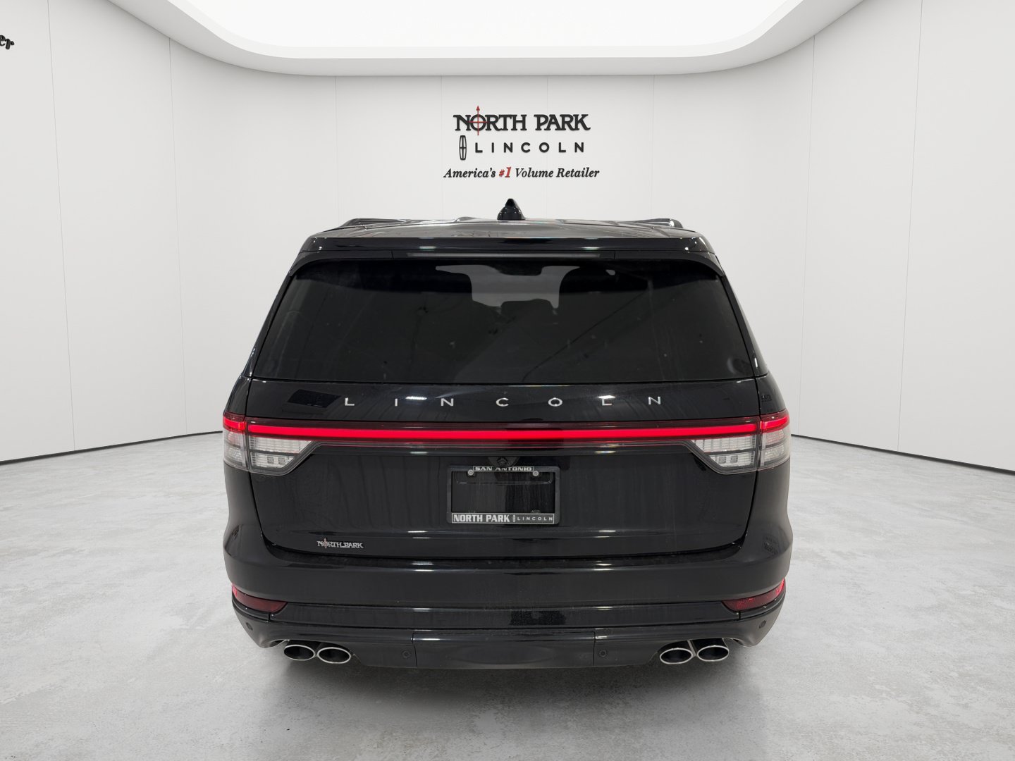 Used 2025 Lincoln Aviator Reserve w/ Jet Appearance Package RWD image 4