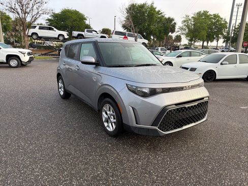 Used 2025 Kia Soul LX w/ LX Technology Package image 7