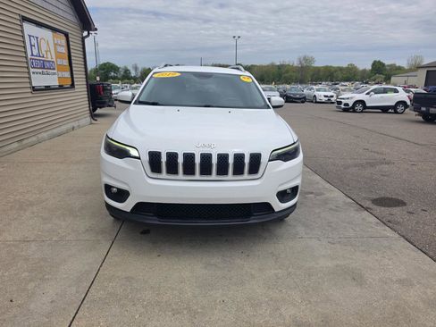 Used 2019 Jeep Cherokee Latitude w/ Cold Weather Group AWD/4WD image 3