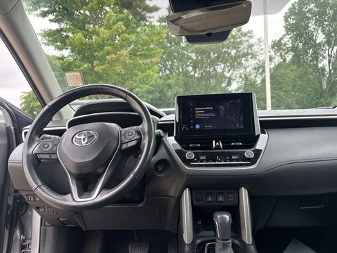 Used 2024 Toyota Corolla Cross XLE w/ Convenience Package AWD/4WD image 21