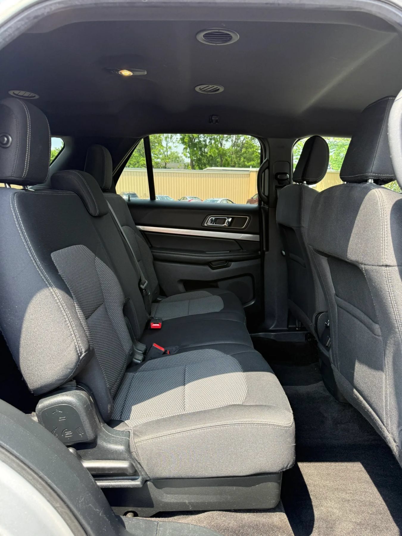 Used 2018 Ford Explorer XLT w/ Equipment Group 201A AWD/4WD image 19