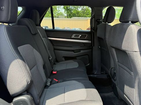 Used 2018 Ford Explorer XLT w/ Equipment Group 201A AWD/4WD image 19