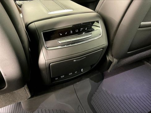 Certified 2025 Cadillac Escalade Sport Platinum w/ LPO, ONYX Package AWD/4WD image 11