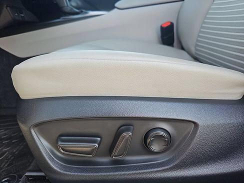Used 2024 Toyota Camry SE AWD/4WD image 26