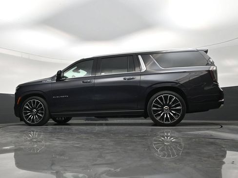 Used 2026 Chevrolet Suburban High Country AWD/4WD image 21