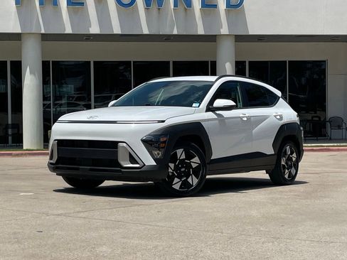 Used 2025 Hyundai Kona SEL FWD image 2