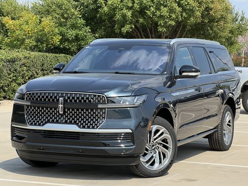 New 2025 Lincoln Navigator L Reserve image 2
