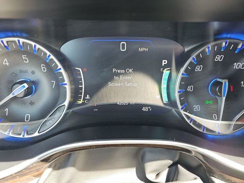 Used 2024 Chrysler Pacifica Limited image 8