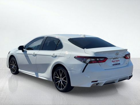 Used 2022 Toyota Camry SE w/ Carpet Mat Package (TMS) image 4