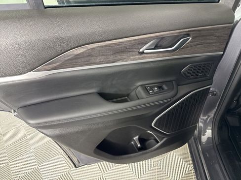 Used 2022 Jeep Grand Cherokee Limited image 29