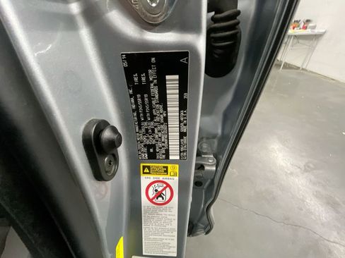 Used 2014 Toyota Highlander Limited Platinum image 32