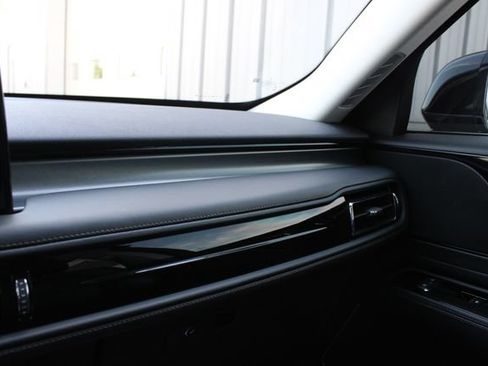 New 2026 Lincoln Aviator AWD image 19