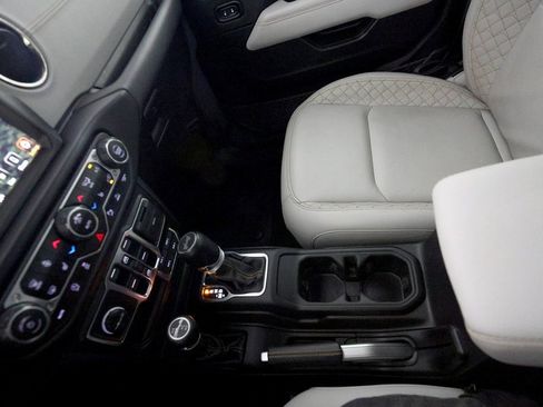 Used 2022 Jeep Wrangler Unlimited Sahara image 36