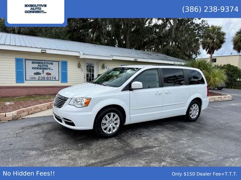 Used 2016 Chrysler Town & Country LX FWD image 1