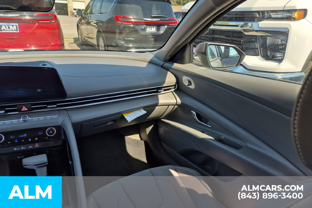 Certified 2024 Hyundai Elantra SEL FWD image 21