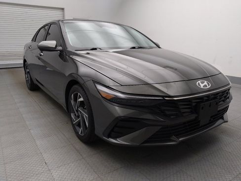 Used 2024 Hyundai Elantra Limited FWD image 13