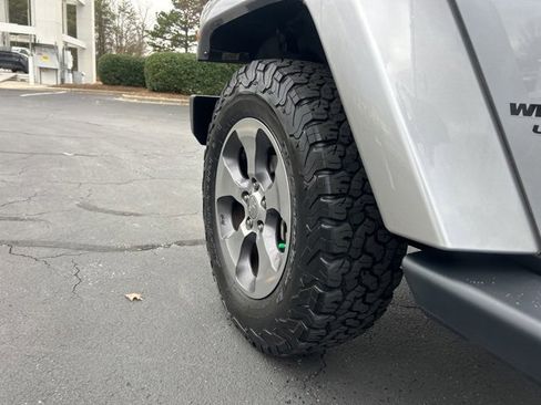 Used 2016 Jeep Wrangler Unlimited Sahara w/ Connectivity Group image 10