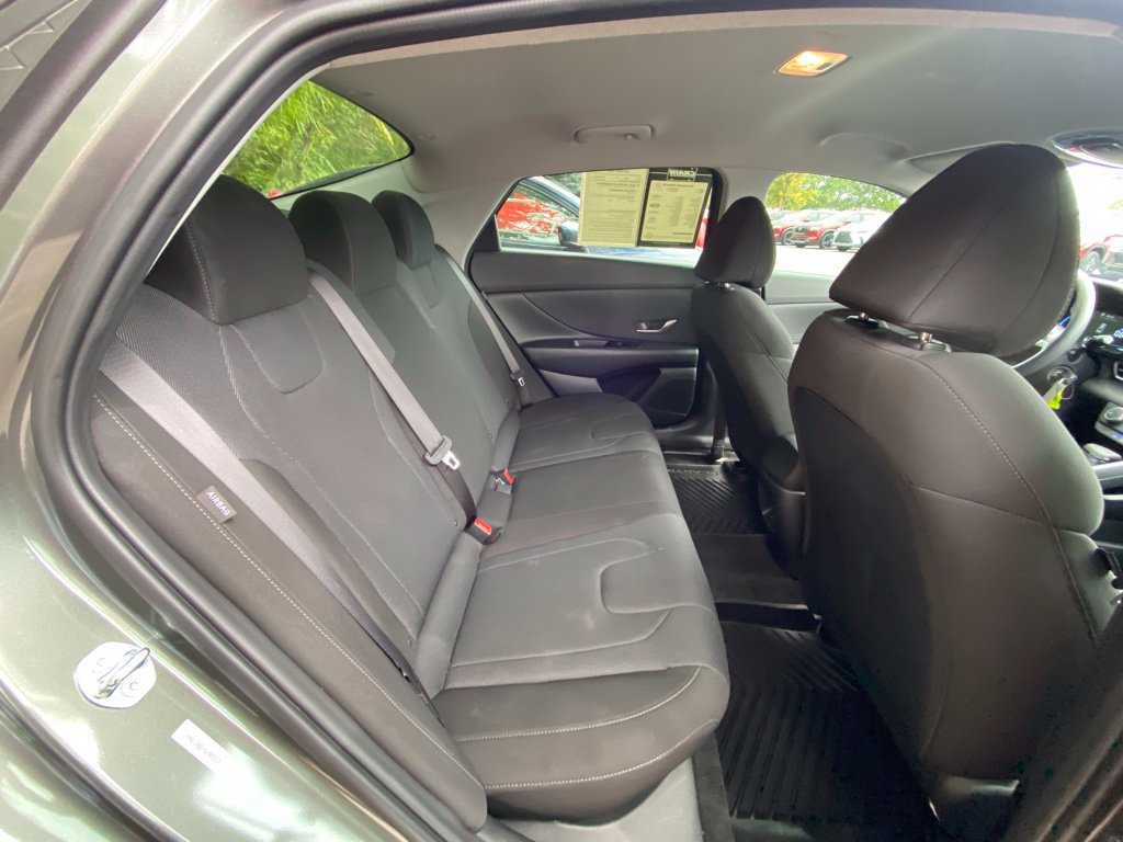 Certified 2025 Hyundai Elantra SE FWD image 33