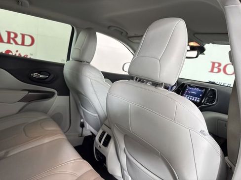 Used 2019 Jeep Cherokee Limited image 19