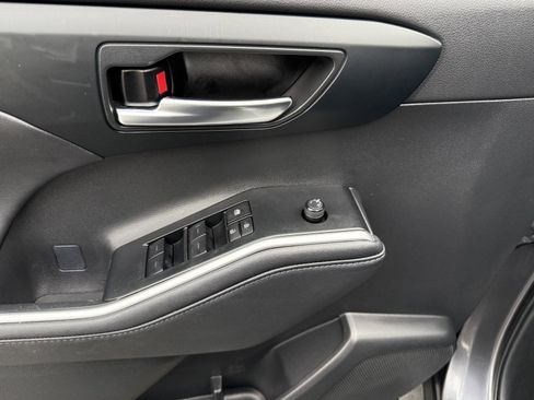 Certified 2024 Toyota Highlander XLE AWD/4WD image 17