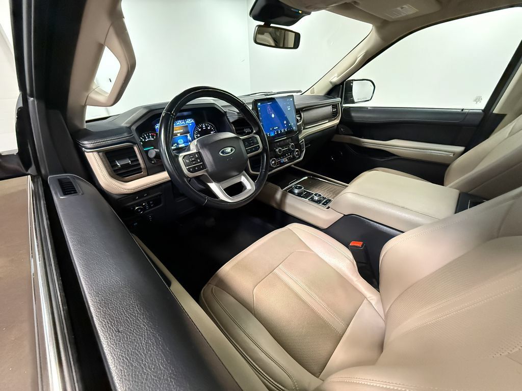 Used 2024 Ford Expedition Limited AWD/4WD image 2