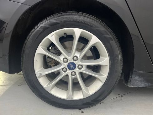 Used 2019 Ford Fusion SE FWD image 16