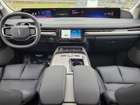 New 2026 Lincoln Navigator Reserve image 11