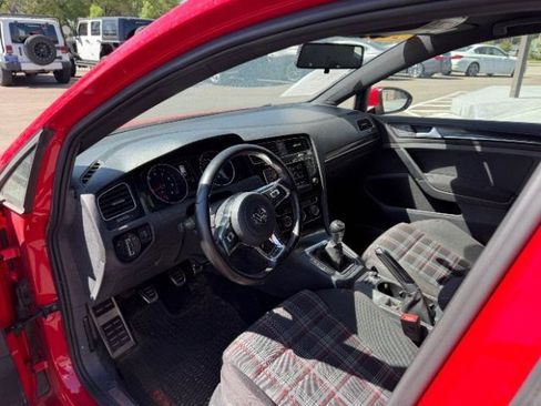 Used 2015 Volkswagen Golf 4-Door FWD image 23