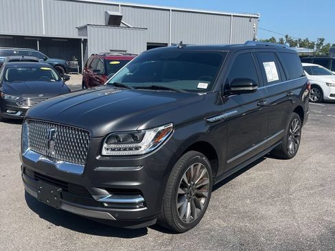 Used 2018 Lincoln Navigator Select AWD/4WD image 2