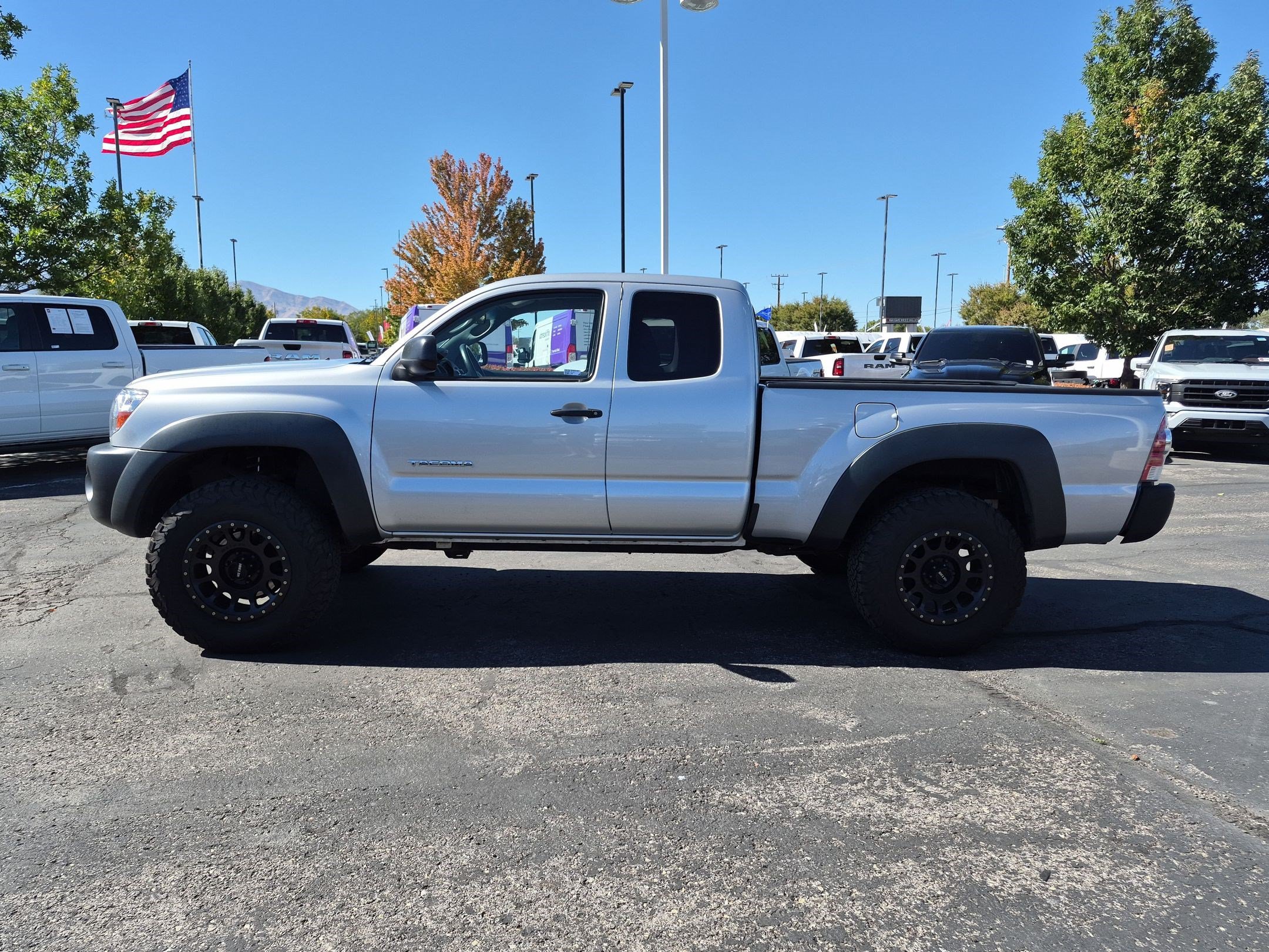 Used 2011 Toyota Tacoma 4x4 Access Cab w/ Convenience Pkg image 12