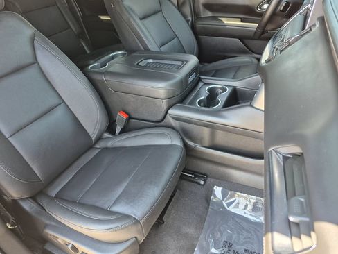 Used 2024 Chevrolet Suburban Z71 w/ Luxury Package AWD/4WD image 17