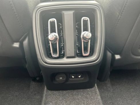 Certified 2025 Volvo XC40 B5 Plus AWD/4WD image 16